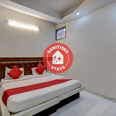 Oyo 78981 The Diamond Nest Noida Exterior foto