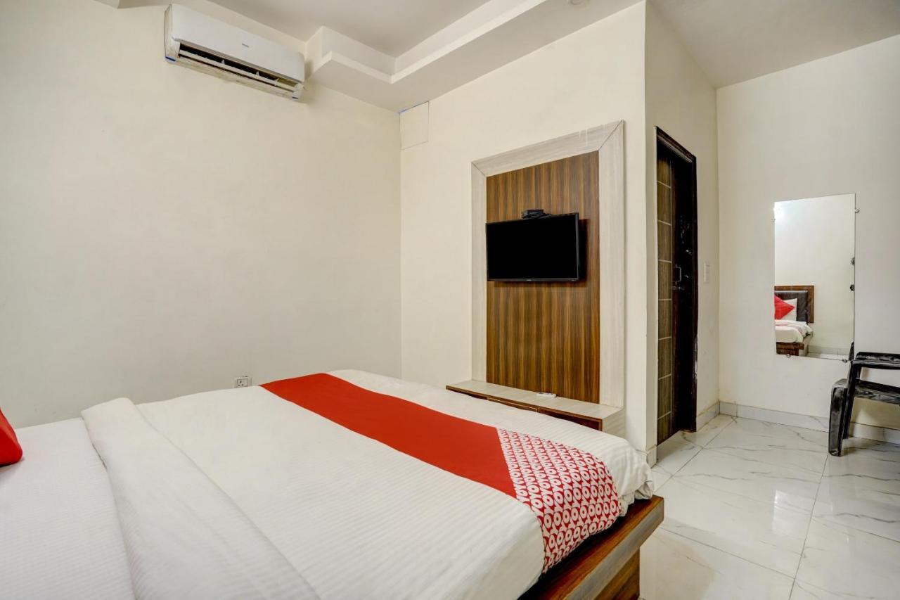 Oyo 78981 The Diamond Nest Noida Exterior foto